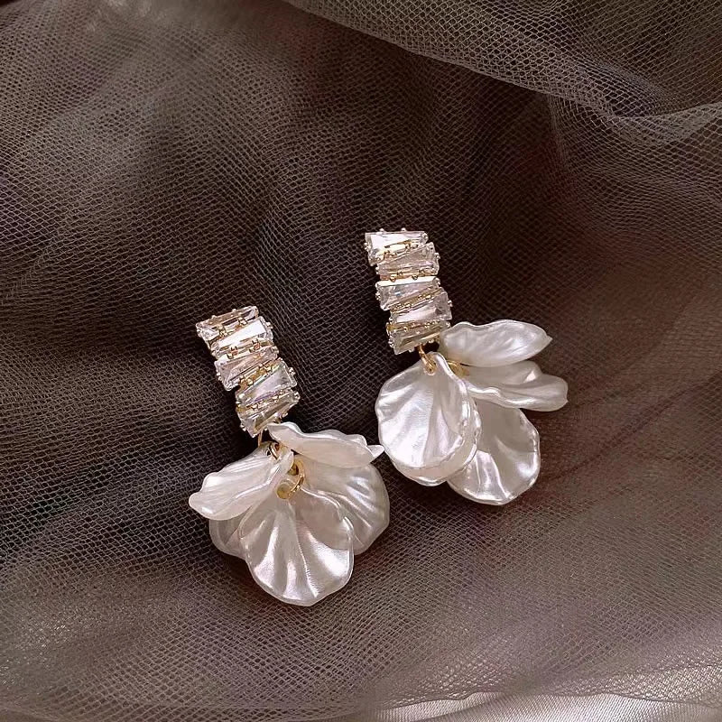 ZAKOL Shell Dangle Earrings