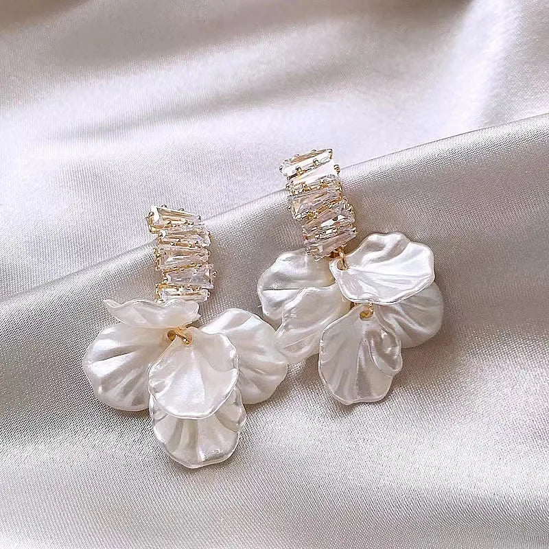 ZAKOL Shell Dangle Earrings